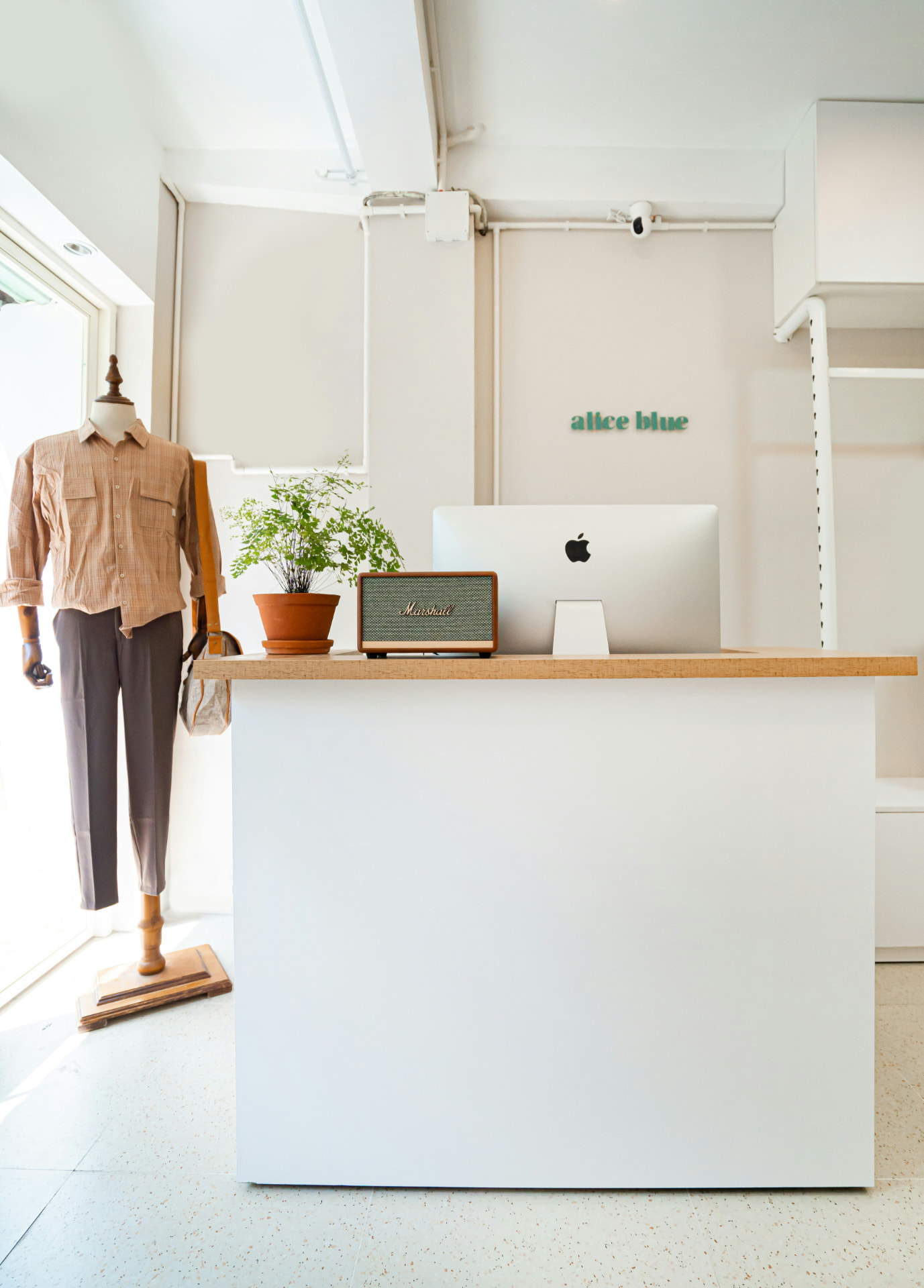 Modern retail store counter with iMac and Marshall speaker